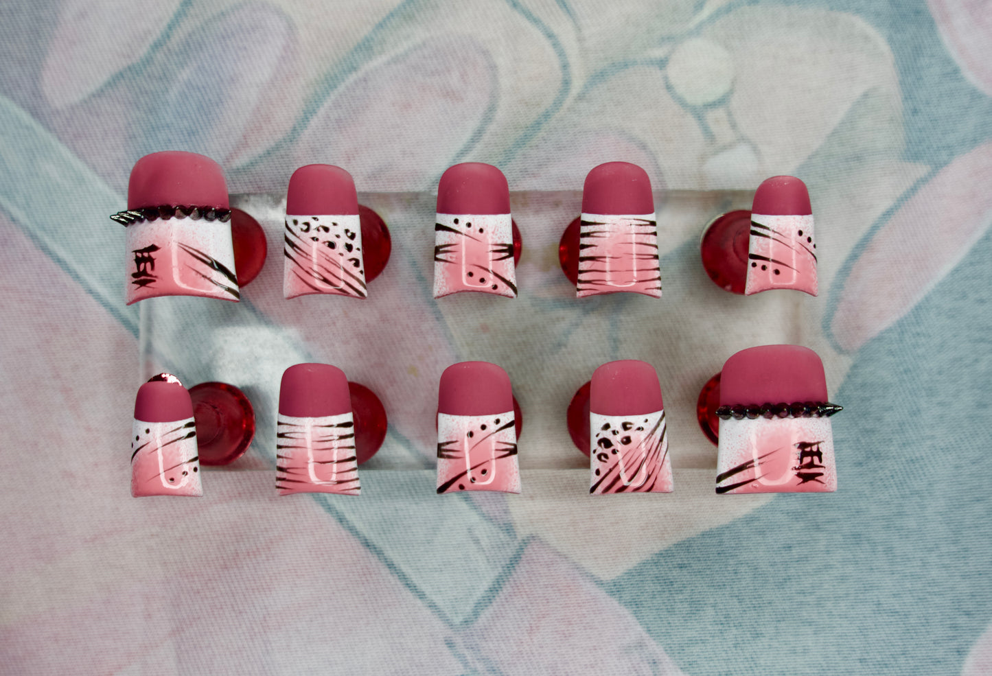 “Timeless Junk” Press On Nails Set M